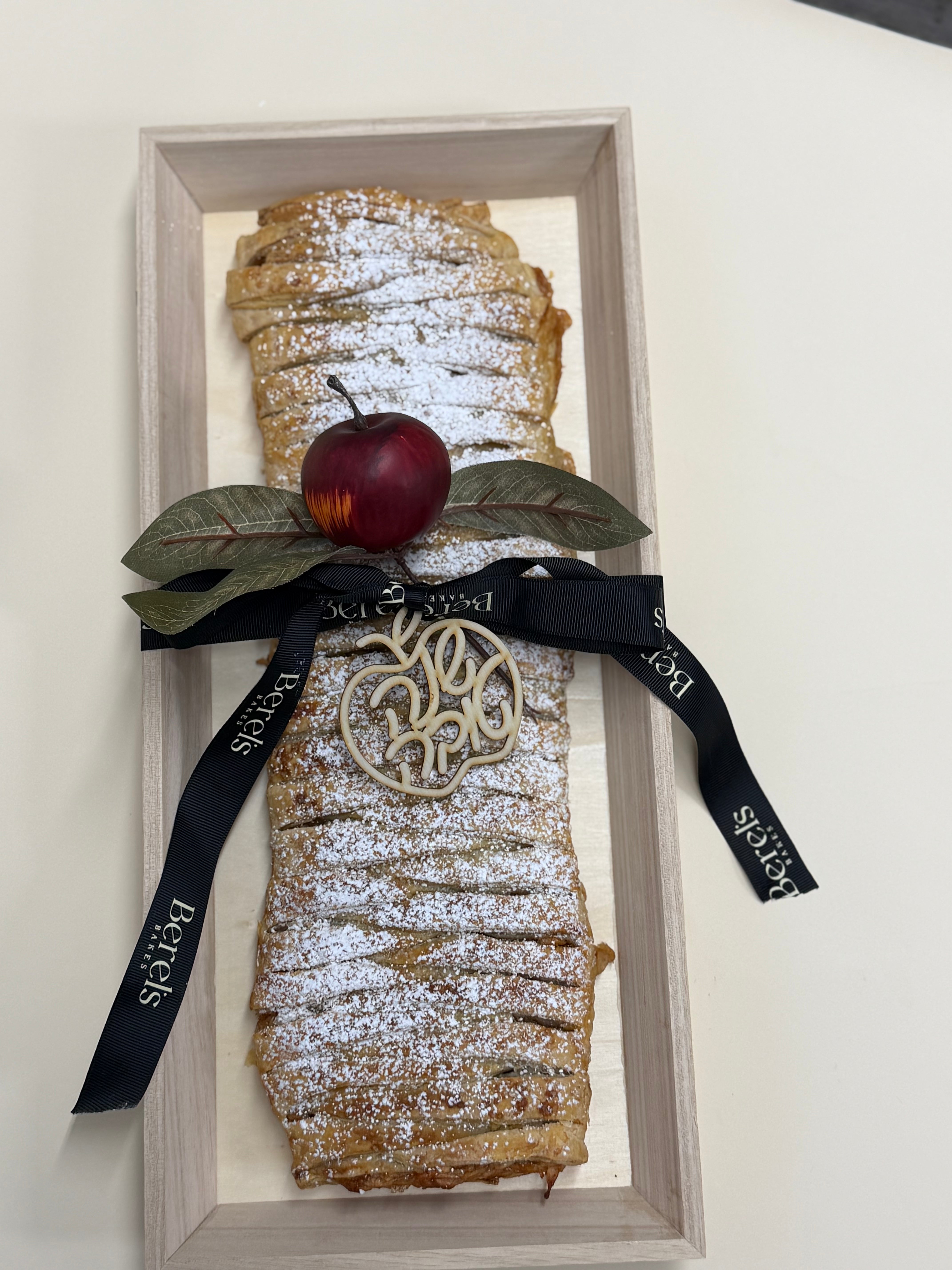 Rustic Wooden Cake Tray with Long Apple Braid