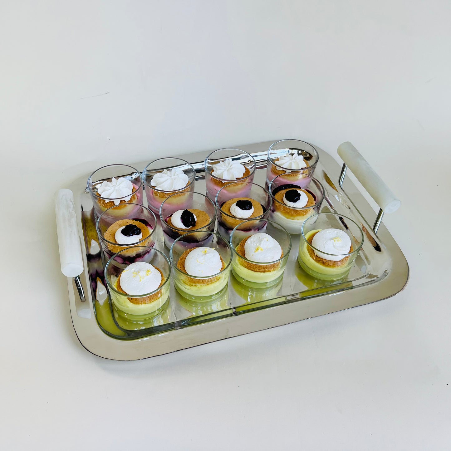 Azure Bar Tray Ss White Handle (cake sold separately)