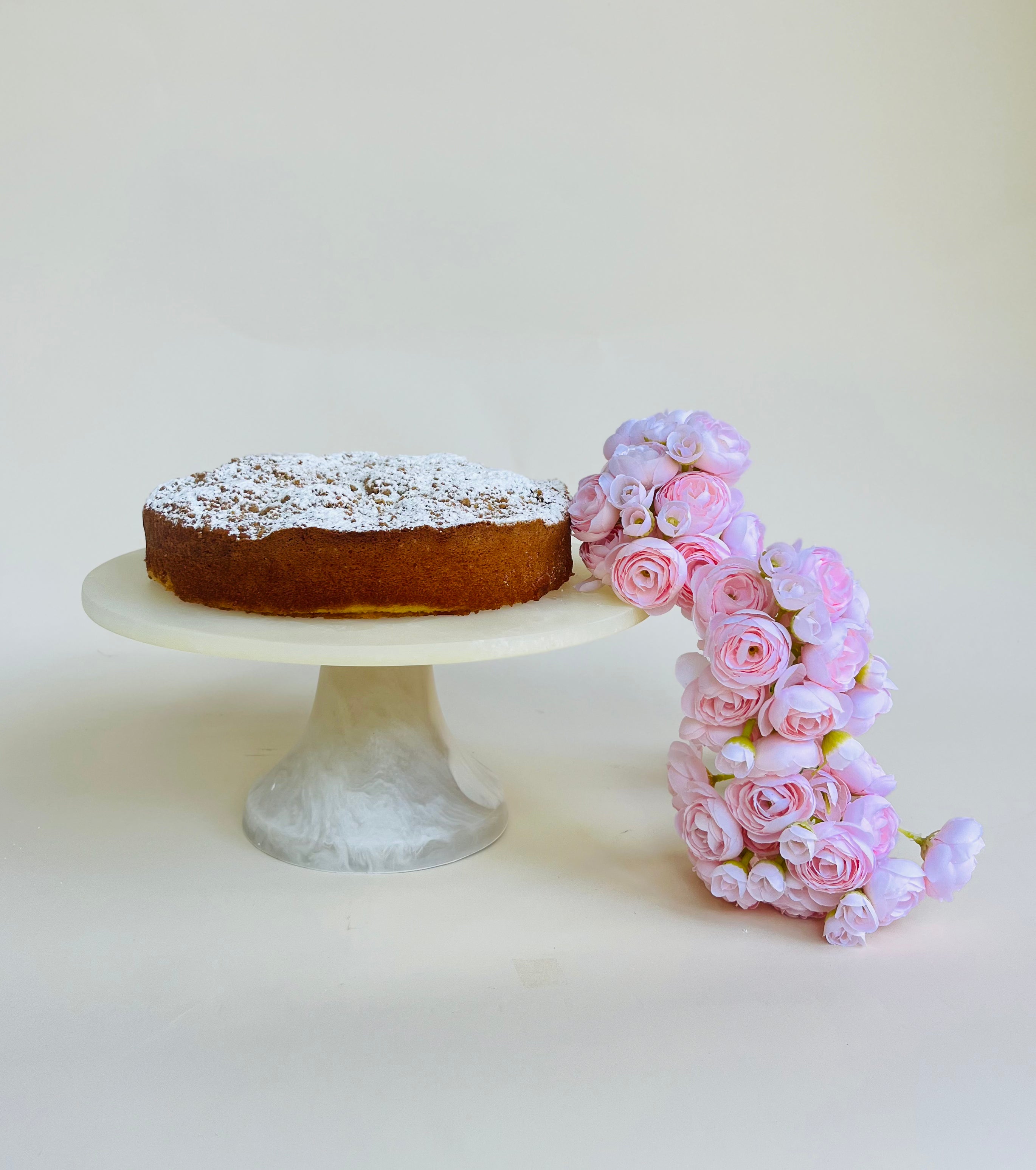 White Resin Cake Plate with Round Breakfast Crumb Loaf